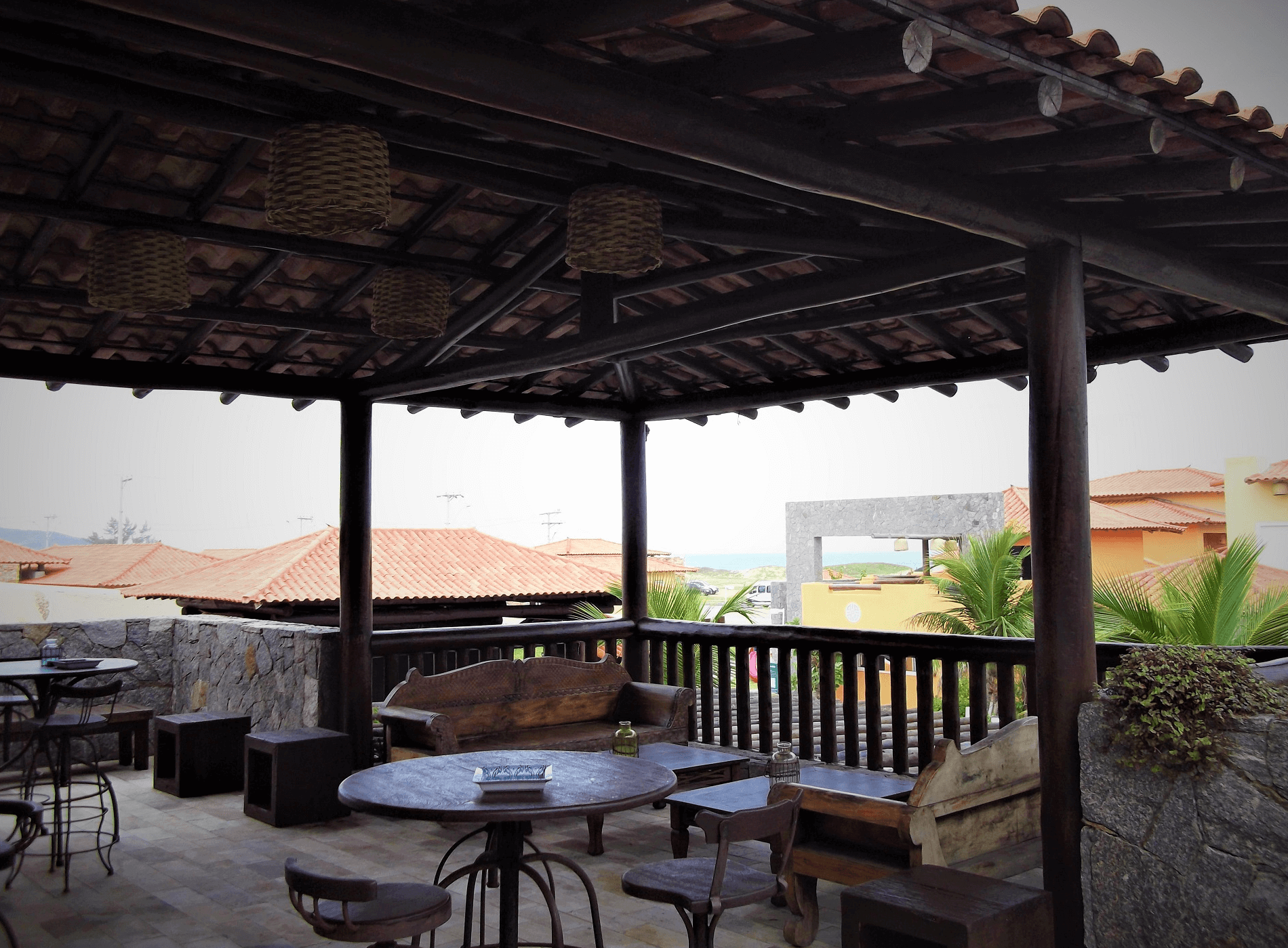 O Lounge Bar com Estrutura de Madeira e cobertura de telha também recebeu nova pintura com Stein de proteção.